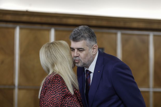 Cum arată scena politică după căderea Gabrielei Firea? Instituțiile se așază oportunist după cum bate vântul. Iar acum, vântul bate pentru Ciolacu