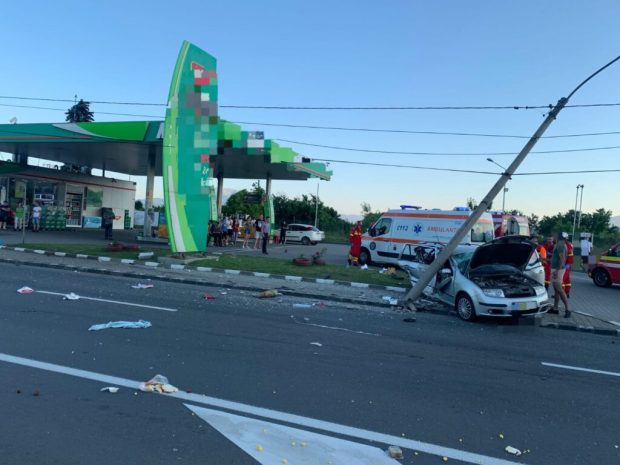 O femeie a murit într-un accident la Codlea. Alți doi oameni, între care un copil, au fost răniți