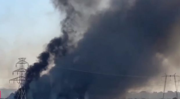 Un nou incendiu lângă Bucureşti. Şapte autospeciale intervin la faţa locului