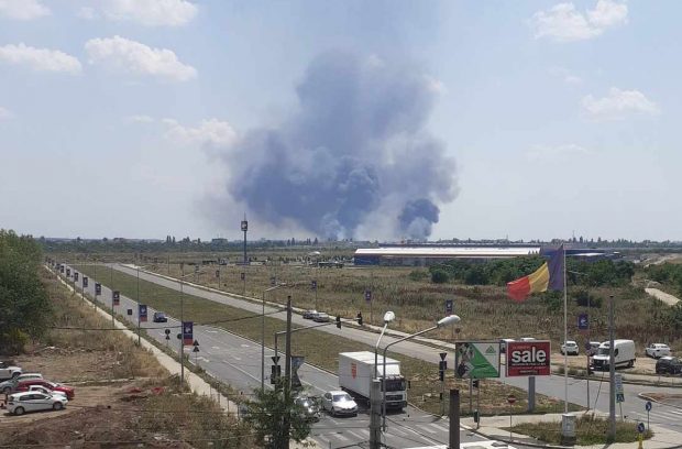 Incendiu masiv de vegetație lângă București. Fumul se vede de la distanță mare