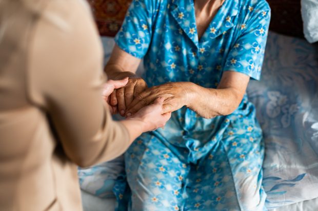 În așteptarea Planului Național pentru Cancer, amânat de Rafila: „Timpul are altă dimensiune pentru acești pacienți. Sunt multă disperare și umilință de îndurat”
