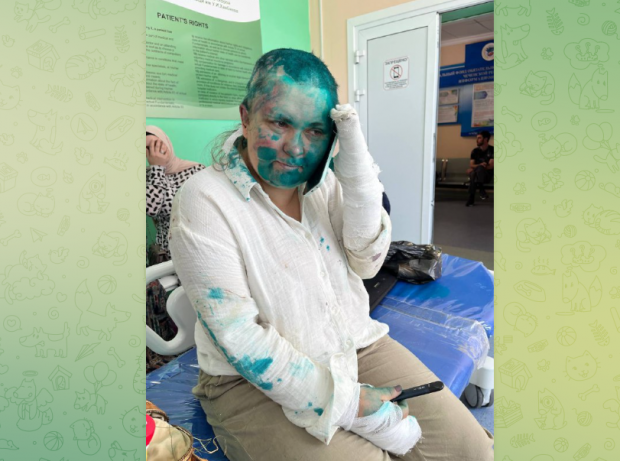 Jurnalista de la Novaia Gazeta bătută crunt în Cecenia a ajuns într-un spital din Moscova. „Starea ei este, sincer, complicată”, dezvăluie Dmitri Muratov