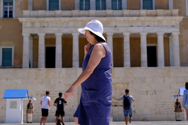 Val de caniculă în Grecia, cu temperaturi de peste 40 de grade Celsius. Atenționare MAE pentru românii care merg acolo