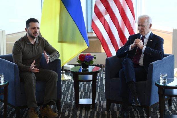 Volodimir Zelenski afirmă că Biden „ar fi putut pune capăt războiului din Ucraina în 5 minute”. Cu ce preț