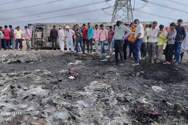 Cel puțin 25 de persoane au murit în India, după ce un autobuz a luat foc în urma unui accident