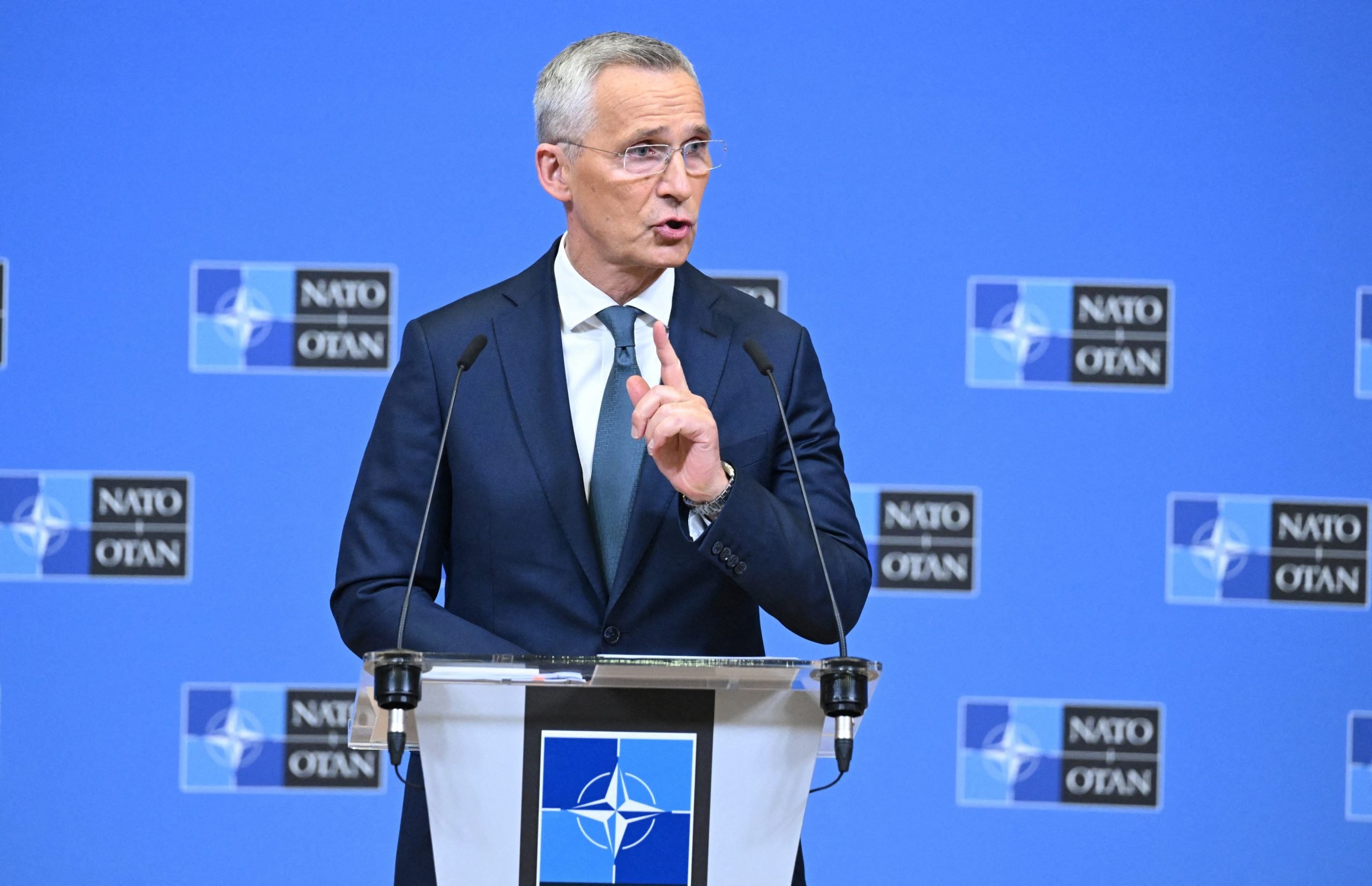 Jens Stoltenberg: „Ucrainenii nu duc lipsă de curaj, ei duc lipsă de muniţii”