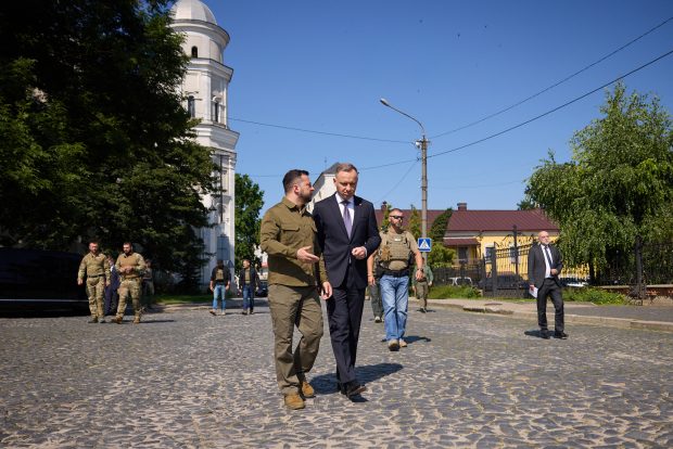 Polonia a trimis elicoptere de atac sovietice Ucrainei, în cadrul unui „transfer secret”, dezvăluie Wall Street Journal