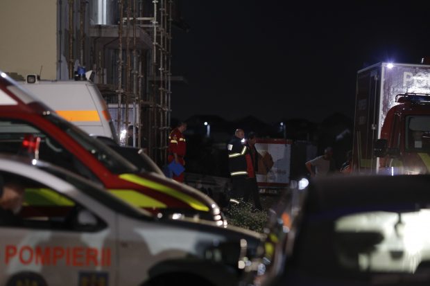 11 vârstnici, scoși dintr-un azil din București și duși într-o clădire în construcție din Ilfov, ca să nu fie găsiți la control. FOTO