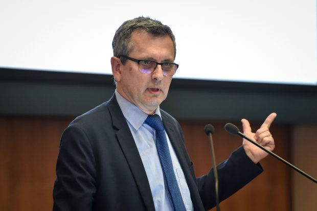 România se confruntă cu riscul retrogradării financiare și necesită un pact politic pentru stabilitate economică