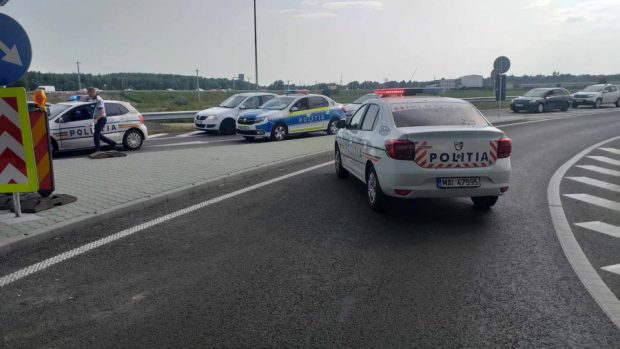 Circulația pe podul peste Dunăre de la Brăila, închisă din cauza unui bărbat care amenință că se aruncă în gol. A fost trimis un negociator