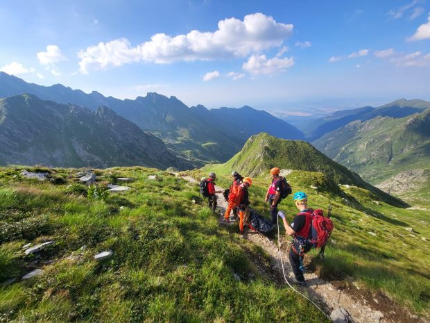 Un turist polonez a murit în Munții Făgăraș, după ce i s-a făcut rău în timpul drumeției