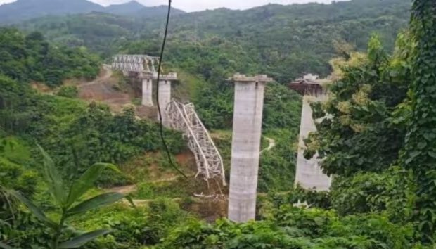 Un pod feroviar în construcție s-a prăbușit în India. Cel puțin 17 muncitori și-au pierdut viața