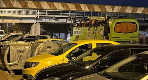 Un autocar cu 40 de pasageri ucraineni a intrat într-un limitator de înălţime, în Constanța. Sunt 7 răniți, a fost activat Planul Roșu de intervenție