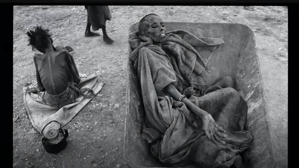 Foamete în Somalia -James Nachtwey, 1992 