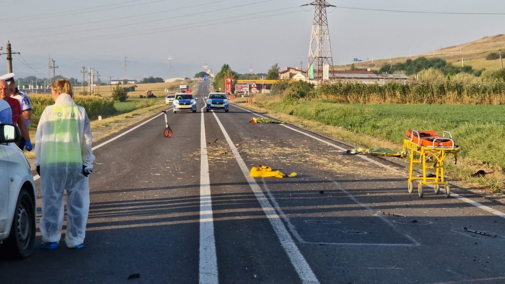 Ένας 19χρονος μεθυσμένος οδηγός χτύπησε θανάσιμα τρεις νεαρούς που περπατούσαν στο πλάι του DN1 στην κομητεία Alb.