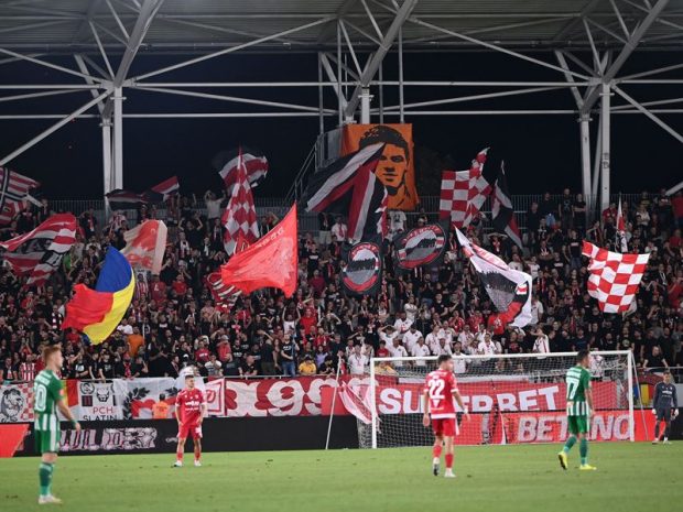 Materiale pirotehnice descoperite pe stadion de jandarmi, înaintea meciului Dinamo – Petrolul