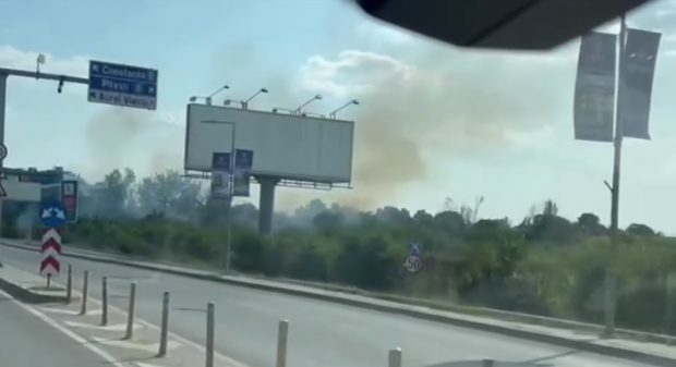Incendiu de vegetaţie în apropierea Aeroportului Băneasa
