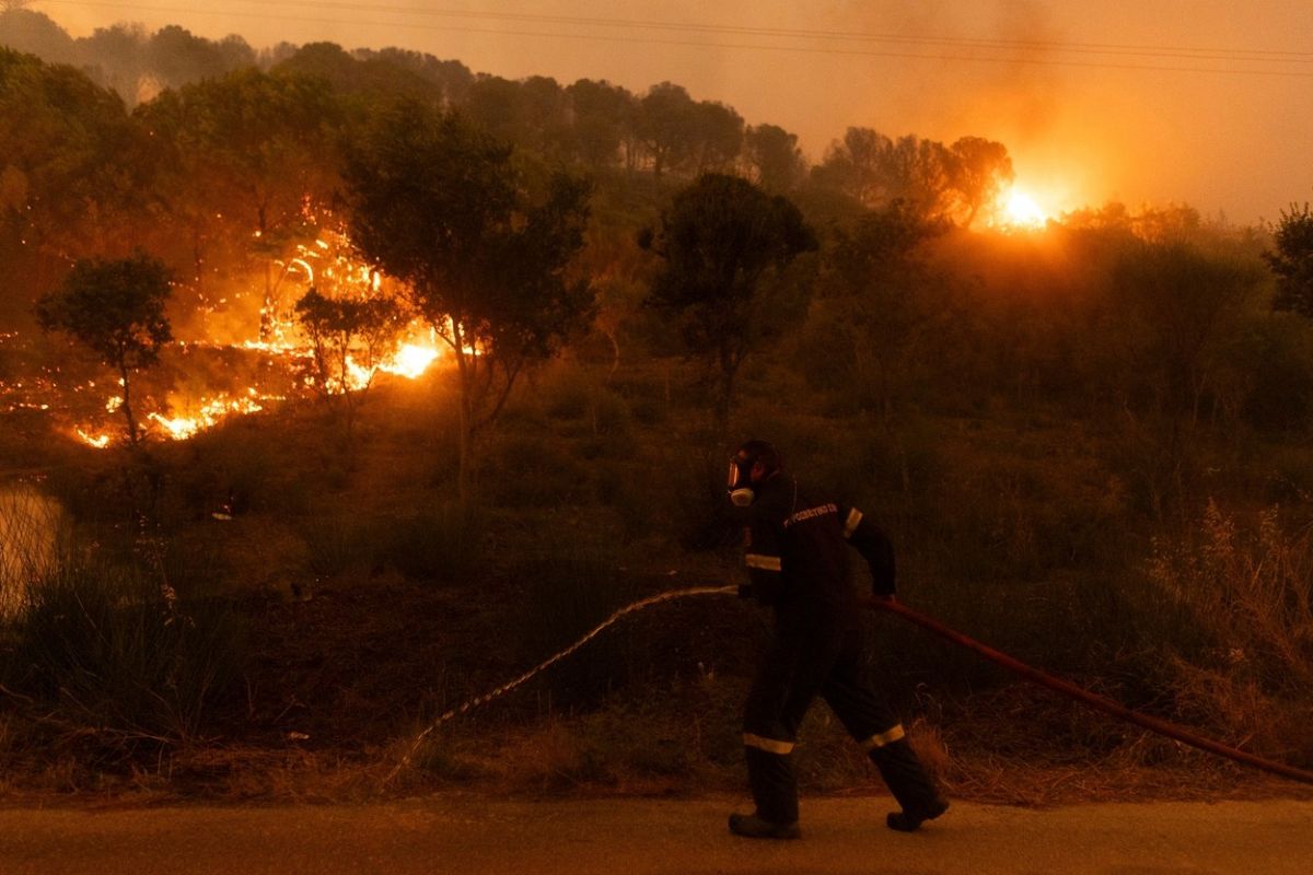 Ελλάδα: Η παρατεταμένη πυρκαγιά στην Αλεξανδρούπολη αφήνει τη Σαμοθράκη χωρίς ρεύμα