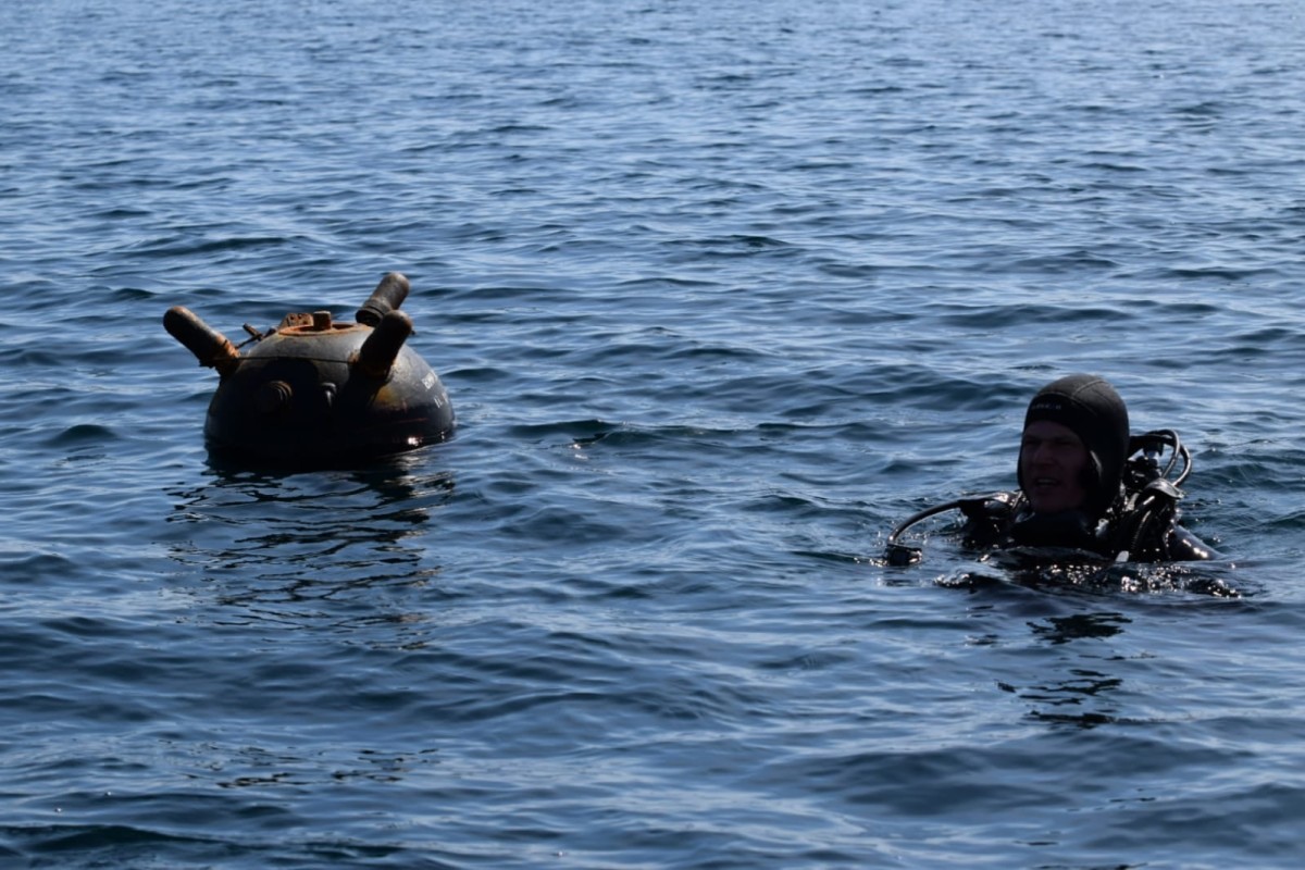 Descoperirea unei mine marine în apropierea plajei din Costinești. Operațiunea de dezamorsare demarată de Marina Militară. Descoperirea unei mine marine în apropierea plajei din Costinești. Operațiunea de dezamorsare demarată de Marina Militară.