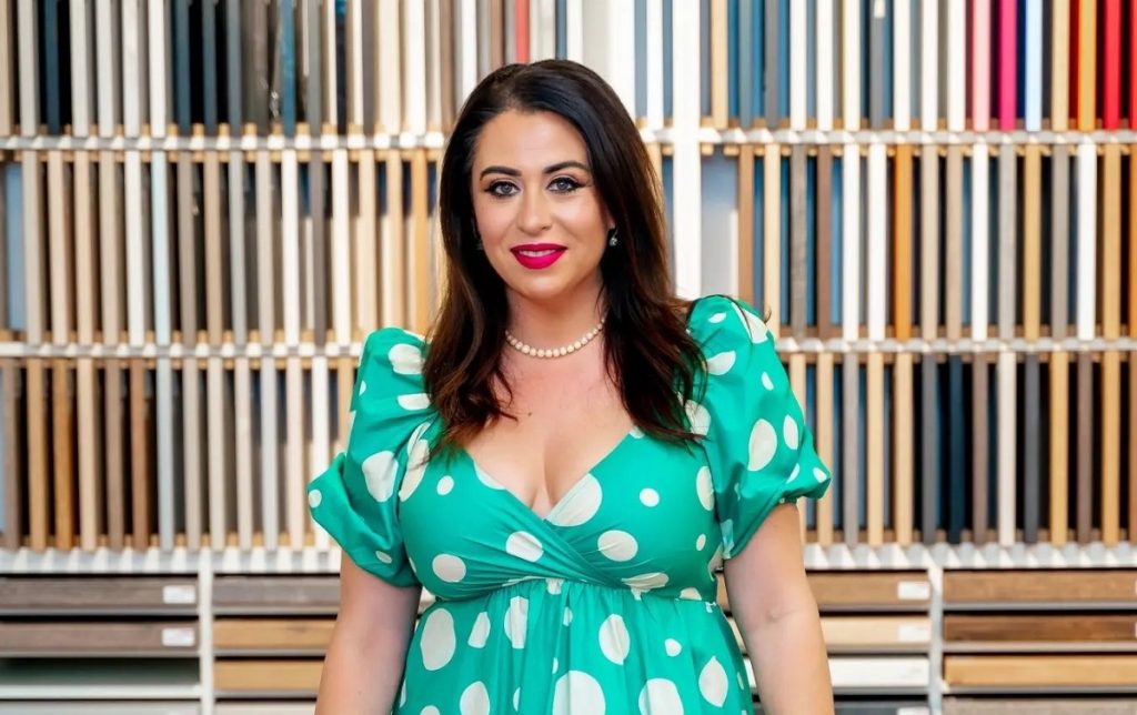 Oana Roman începe vacanța la Cannes cu peripeții neplăcute: „Experiența neplăcută pe plaja plină de persoane lipsite de maniere” 8 oana roman profesoara scoala bucuresti 4