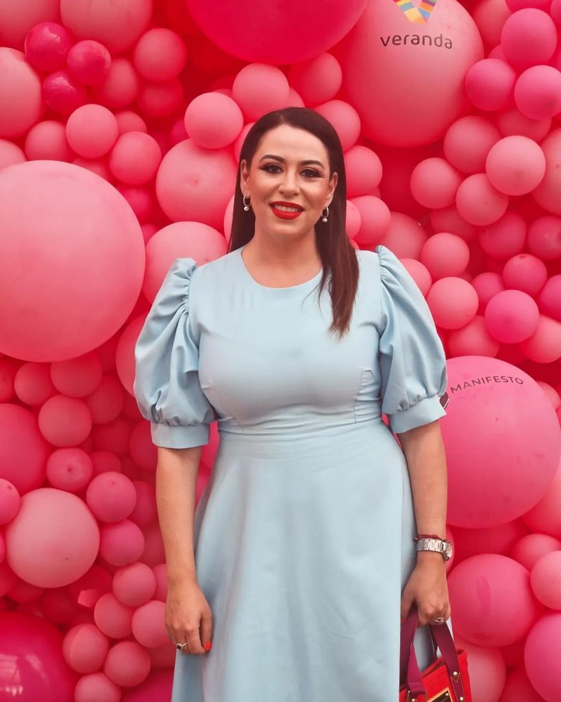 Oana Roman începe vacanța la Cannes cu peripeții neplăcute: „Experiența neplăcută pe plaja plină de persoane lipsite de maniere” 7 oana roman profesoara scoala bucuresti 5