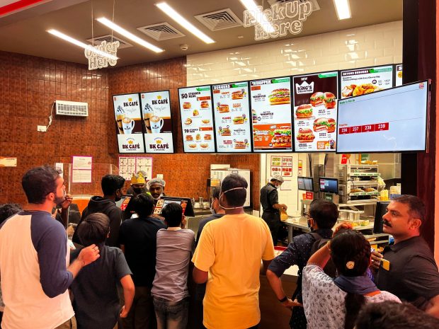 Burger King anunță că „roșiile au plecat în vacanță” în India, în contextul în care țara se confruntă cu inflația alimentară