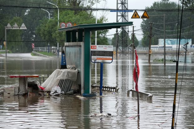 China intensifică operațiunile de salvare după taifunul Doksuri, care a curmat cel puțin 20 de vieți, în Beijing și partea de nord a țării