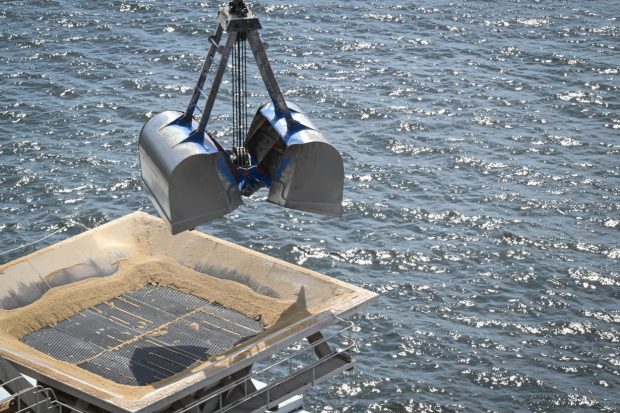 România va autoriza intrarea a 30 de nave din porturile ucrainene de la Dunăre până vineri