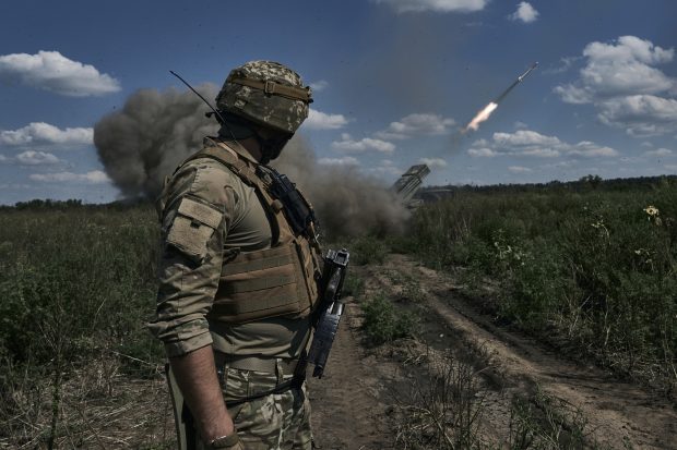 LIVETEXT Război în Ucraina, ziua 537 | Zelenski, în vizită pe front. Kievul susține că împiedică înaintarea rușilor în estul țării