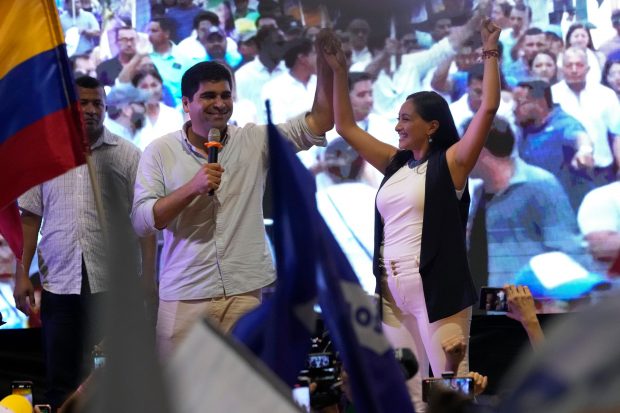 Împuşcături în apropierea unui candidat la preşedinţia Ecuadorului, cu o zi înaintea votului. Un alt prezidențiabil, asasinat în campanie