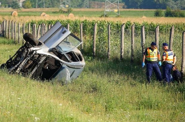 Un copil migrant de 10 ani a murit într-o mașină înmatriculată în România, răsturnată pe o autostradă din Ungaria. Șoferul moldovean, arestat pe loc