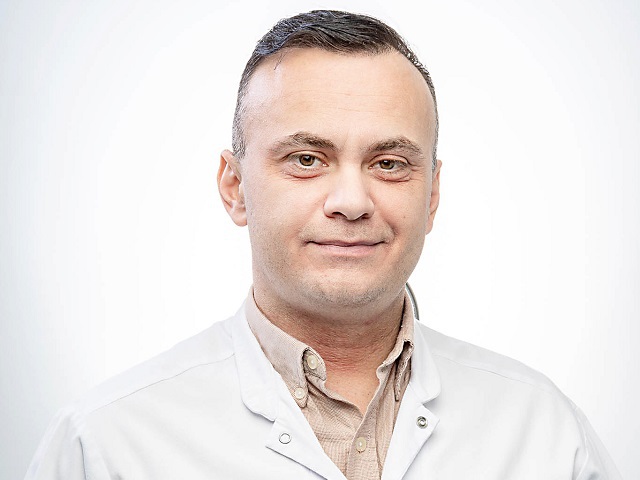 12medic adrian marinescu poza buna