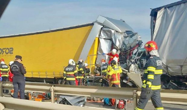 Cine sunt cei cinci bărbați morți în accidentul de pe A1, unde un microbuz a fost strivit complet între două camioane