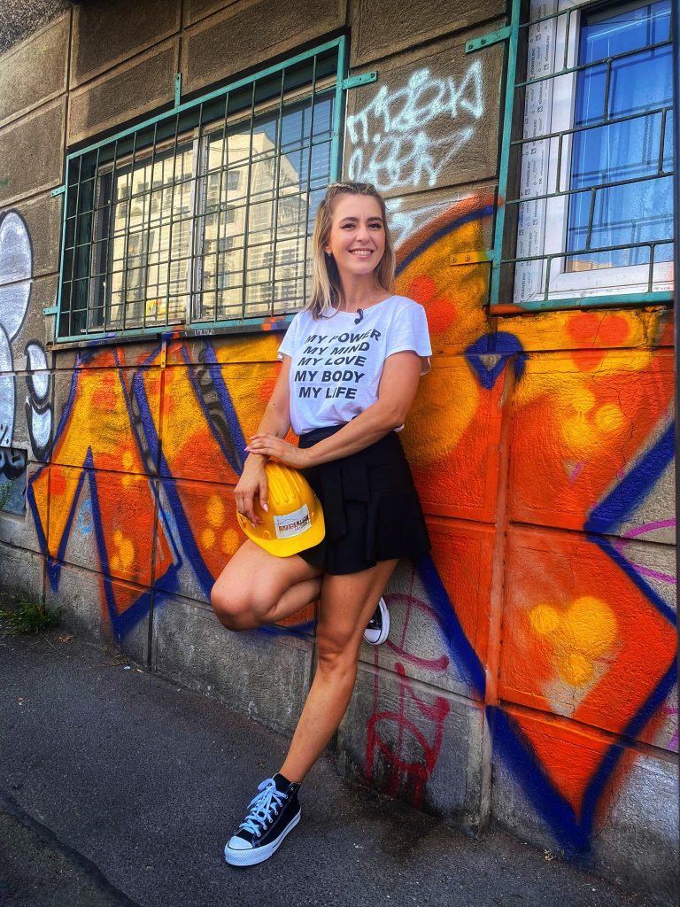 Andra Marinescu, arhitect în emisiunea „Visuri la cheie”, povestește despre culisele show-ului: „Rolul echipei este esențial pentru realizarea a 10% dintre transformările pe care le vedeți” 1 andra marinescu visuri la cheie 5