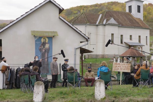 Documentarul „Arsenie. Viața de apoi” e filmul cuiva care ar vrea să creadă