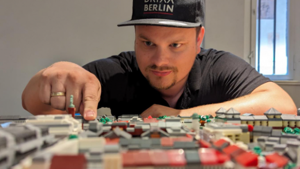 A construit un miniBerlin din 500.000 de piese Lego: „Mi-a luat aproape 3 luni și am cheltuit 12.000 de euro”