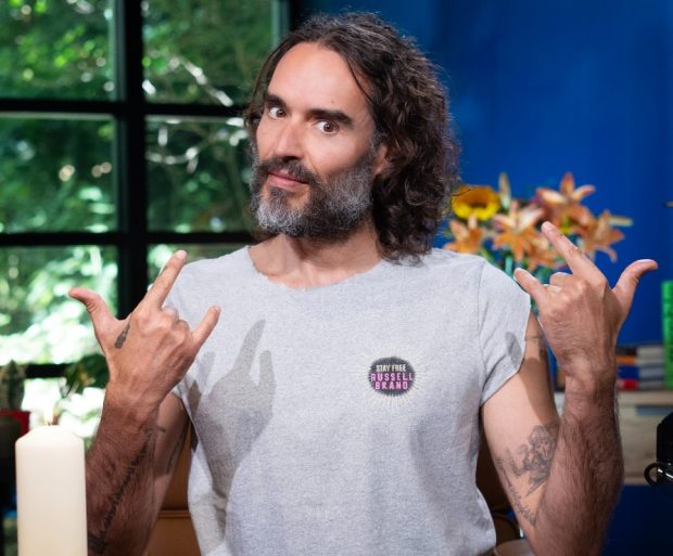Russell Brand, acuzat de viol şi agresiune sexuală de patru femei. Reacţia vedetei