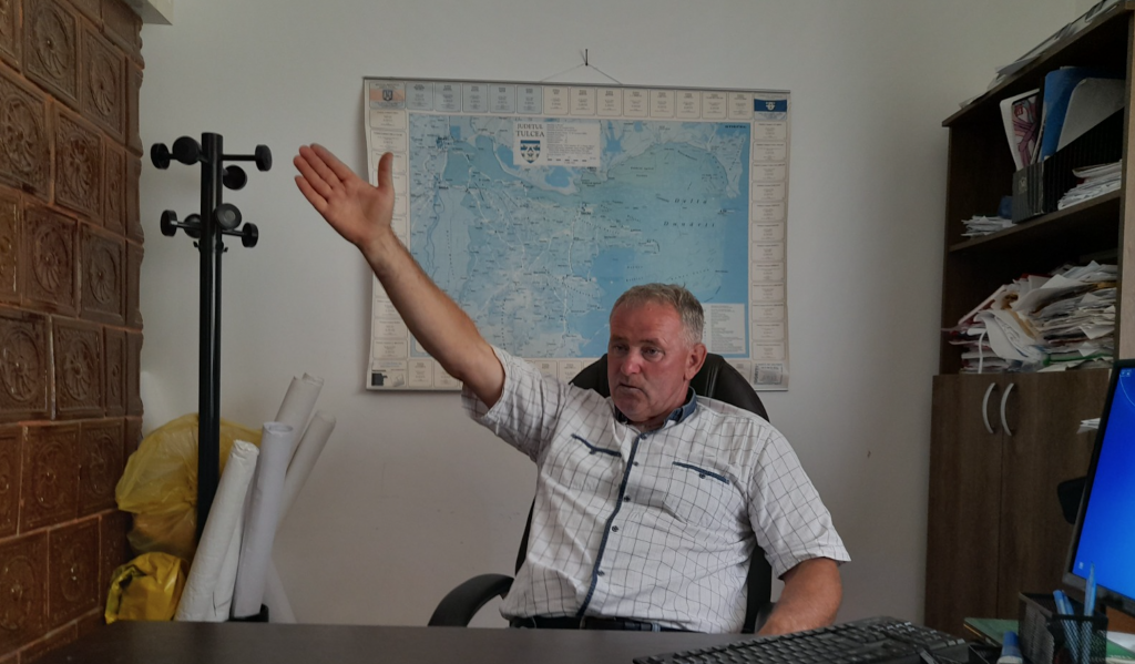 REPORTAJ din Ceatalchioi, epicentrul bâlbelor de stat. „Iohannis zice «staţi liniştiţi». Fratele meu, vino tu şi stai aici, să te văd dacă eşti liniştit!”. Cum e să trăiești cu dronele rusești deasupra capului