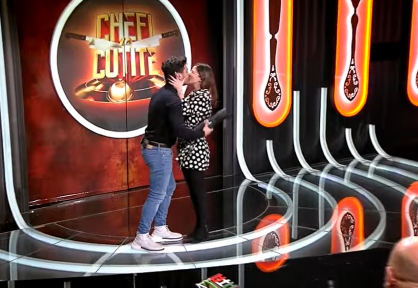 Cerere de căsătorie surpriză în emisiunea „Chefi la cuțite”: Jurații, complicii concurentului sau exprimat îndoieli: „Ești sigur că vrei să faci asta?” 7 cerere in casatorie chefi la cutite razvan minca 3