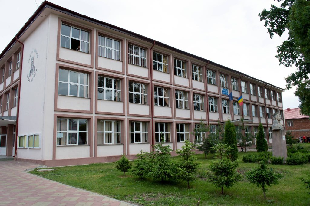 Directoarea unui liceu din Târgu Neamț păstrează orele ca pe secrete de stat: o anchetă a fost inițiată de Ministerul Educației 1 colegiul national stefan cel mare targu neamt