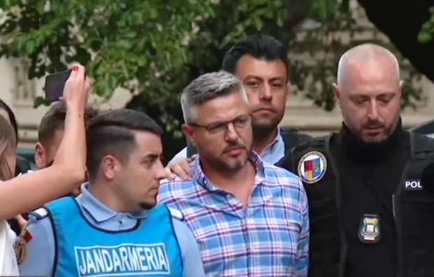 Ionuț Doldurea și Cosmin Stîngă, patronii firmei a cărei stație GPL a explodat la Crevedia, aduși pentru audieri la Parchetul General