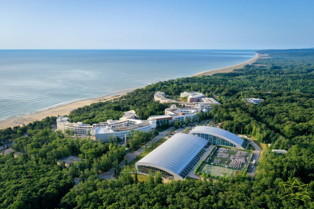 Moscova controlează o porțiune de coastă în apropierea Varna, de pe litoralul Mării Negre, unde a dezvoltat un complex turistic. Fostul ministru de externe bulgar ridică preocupări legate de posibila acoperire pentru spionaj și trafic de arme. 7 dji0028 large 1024x683 2