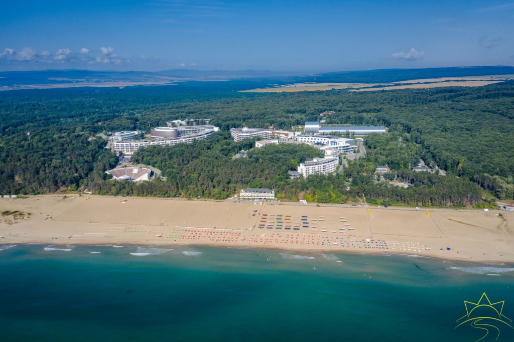 Moscova controlează o porțiune de coastă în apropierea Varna, de pe litoralul Mării Negre, unde a dezvoltat un complex turistic. Fostul ministru de externe bulgar ridică preocupări legate de posibila acoperire pentru spionaj și trafic de arme. 8 dji0075 large 1024x682 1