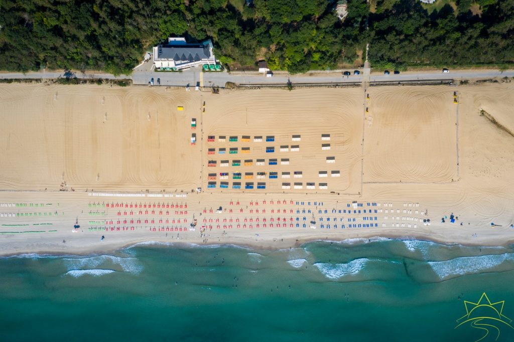 Moscova controlează o porțiune de coastă în apropierea Varna, de pe litoralul Mării Negre, unde a dezvoltat un complex turistic. Fostul ministru de externe bulgar ridică preocupări legate de posibila acoperire pentru spionaj și trafic de arme. 9 dji0078 large 1024x682 1