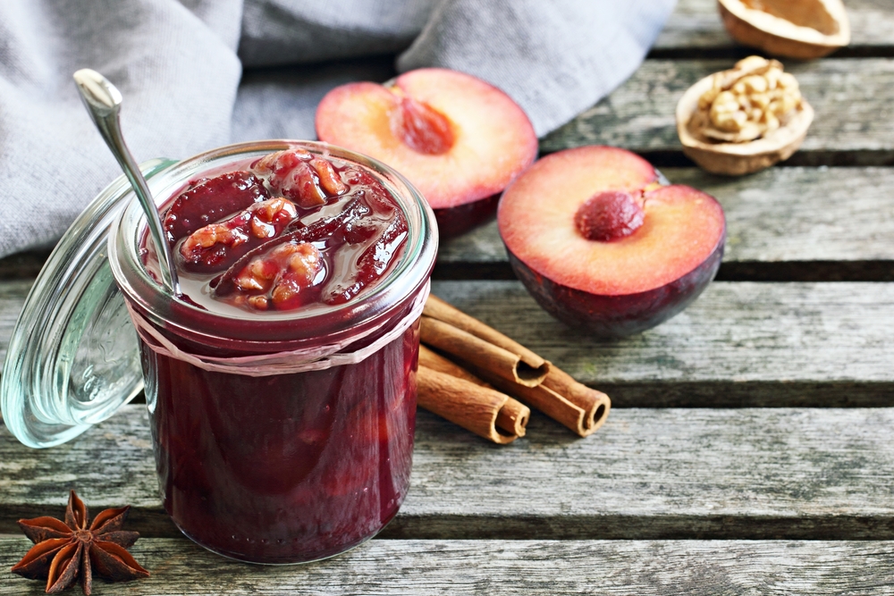 dulceata de prune cu nuci