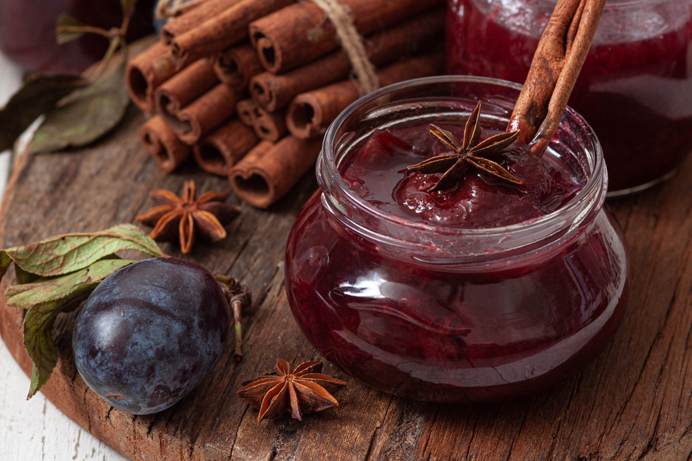 dulceata de prune cu scortisoara