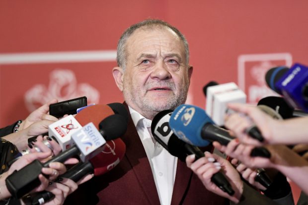 Dumitru Buzatu, șeful CJ Vaslui, prins în flagrant de DNA când primea o mită 1,25 milioane de lei. Mascații sunt acum la locuința lui din județ
