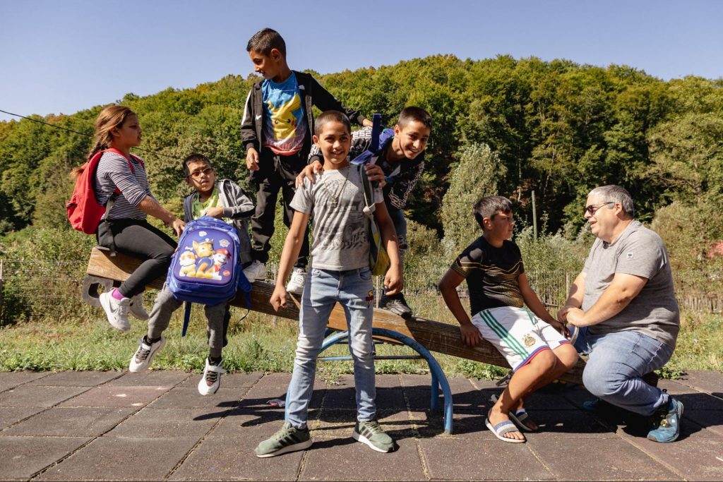 O dirigintă inspirată: Refacerea drumului de 7 kilometri spre școală pentru copiii romi duce la apariția unei noi școli 6 image10