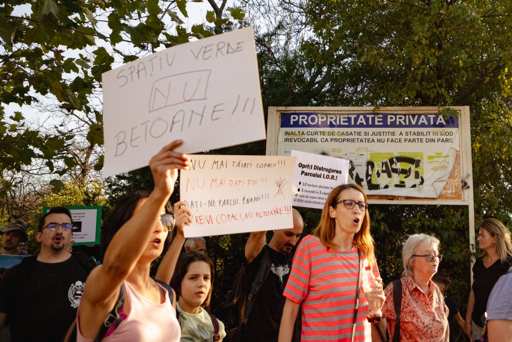 in proprietate privata se afla 12 hectare din parc