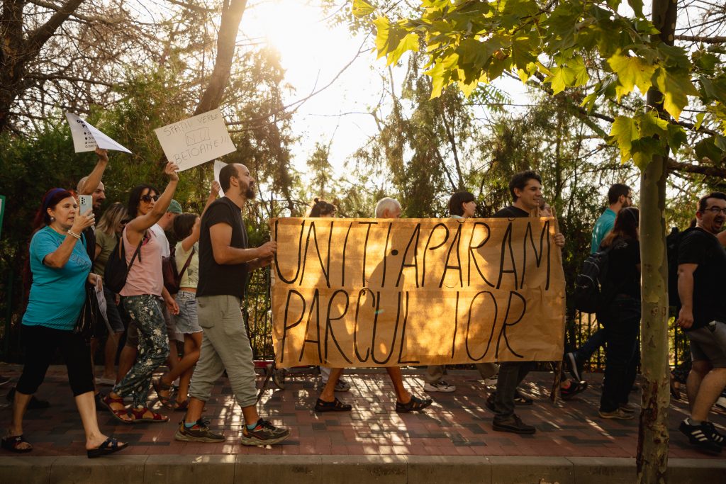 in timpul marsului protestatarii au strigat ca si vor parcul inapoi